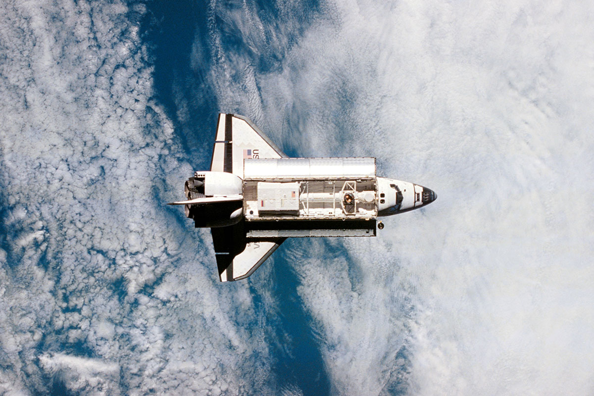 pictures of the space shuttle from space