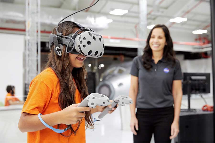 A student partakes in a virtual reality mission on Mars.